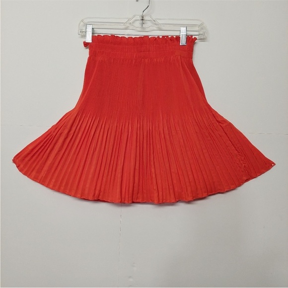 H&M pleated orange mini skirt - Picture 2 of 4